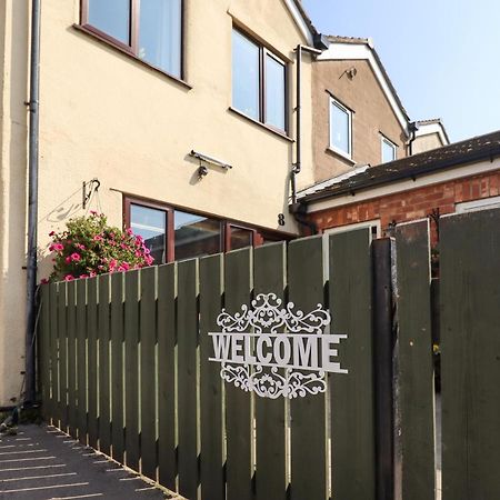 8 Heatons Bridge Road Villa Ormskirk Exteriör bild