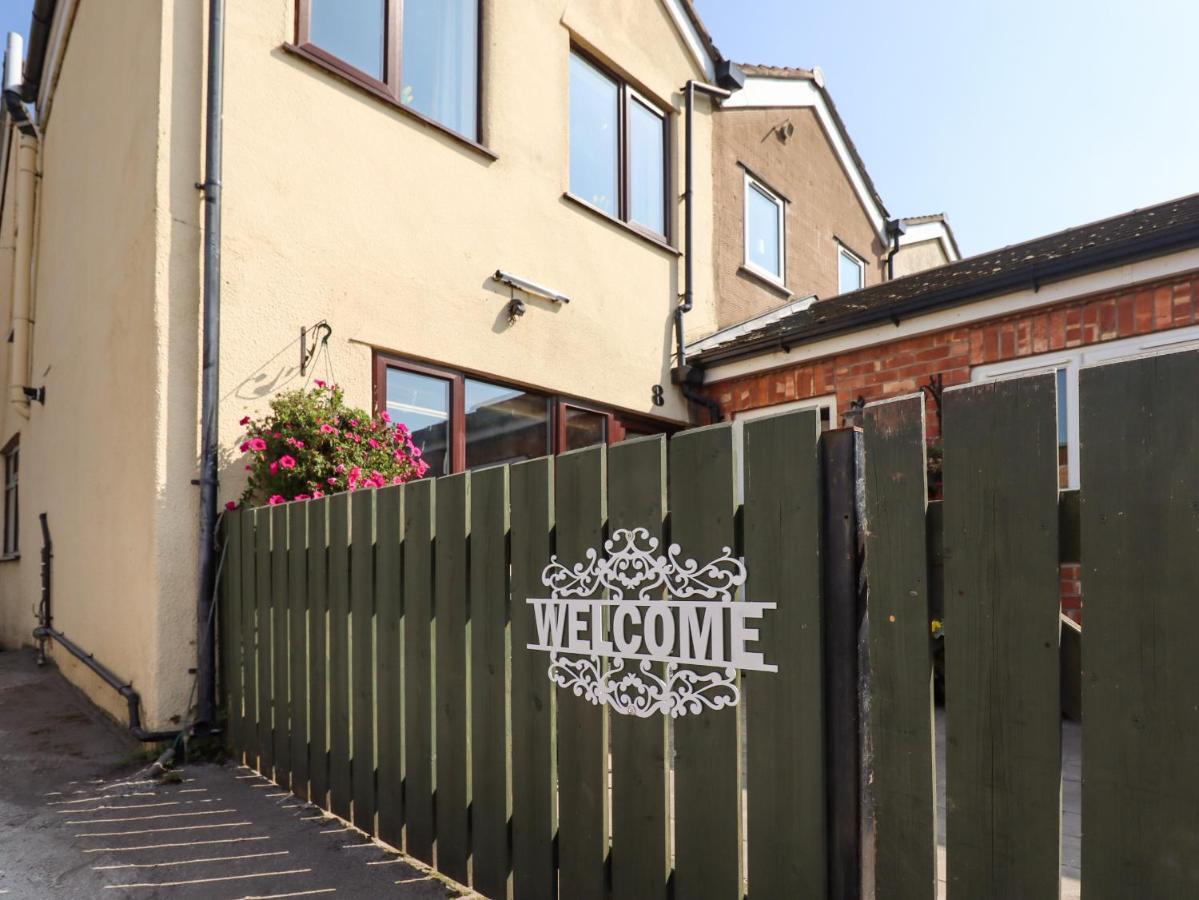 8 Heatons Bridge Road Villa Ormskirk Exteriör bild