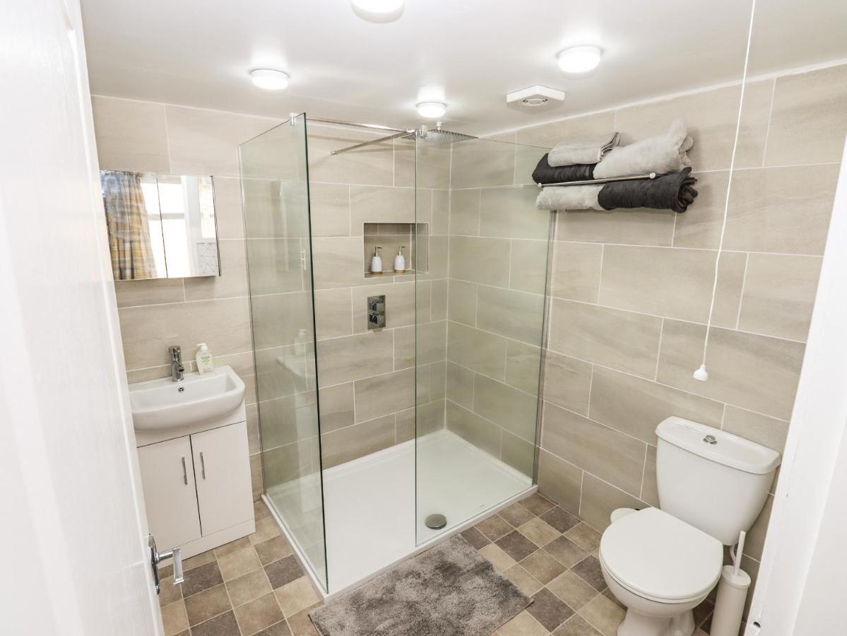 8 Heatons Bridge Road Villa Ormskirk Exteriör bild