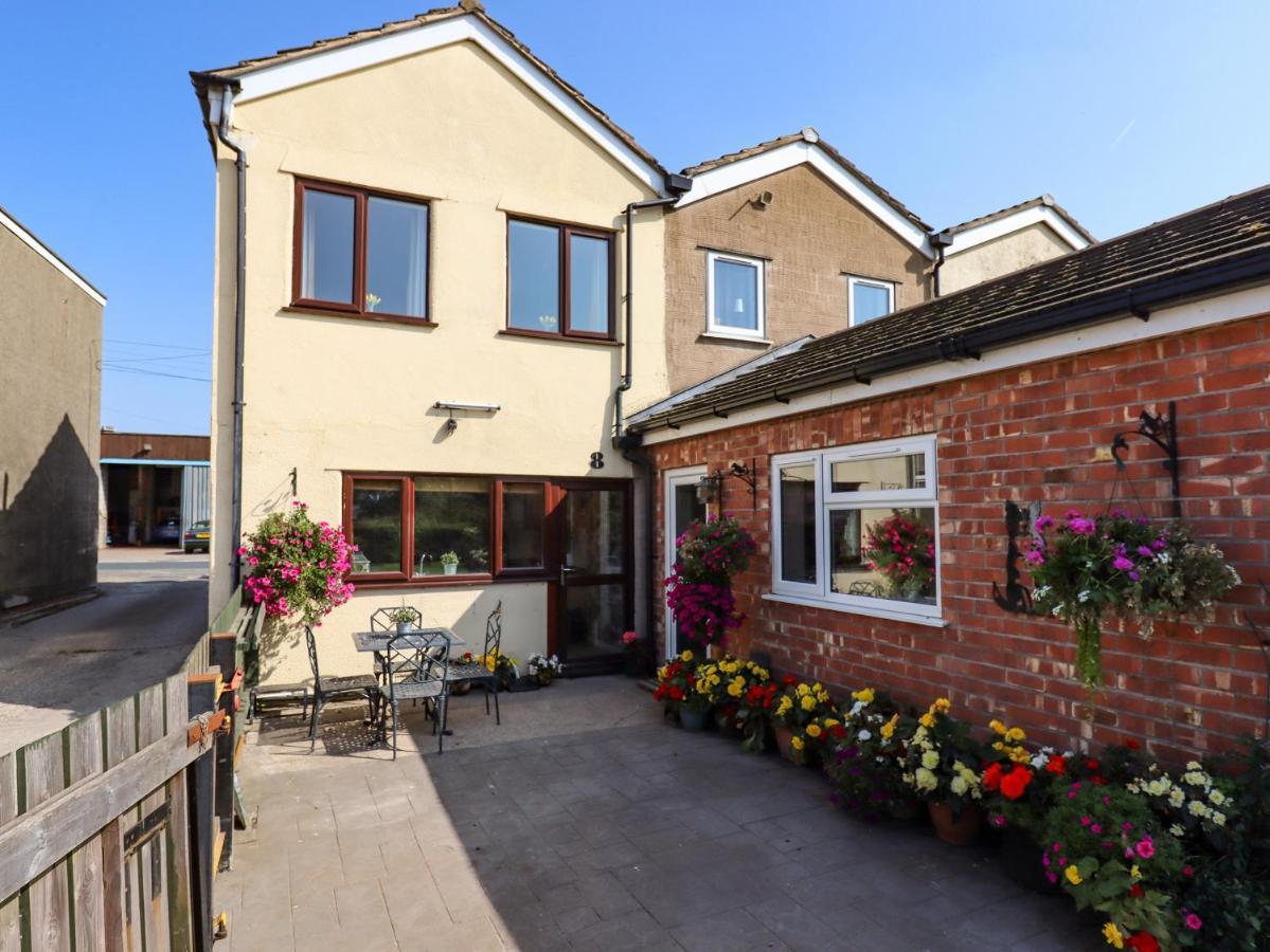8 Heatons Bridge Road Villa Ormskirk Exteriör bild
