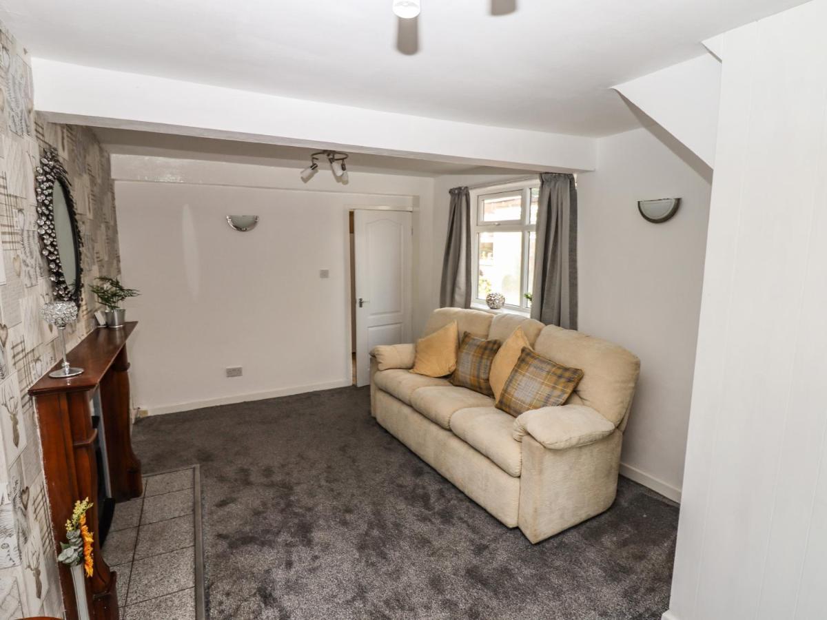 8 Heatons Bridge Road Villa Ormskirk Exteriör bild